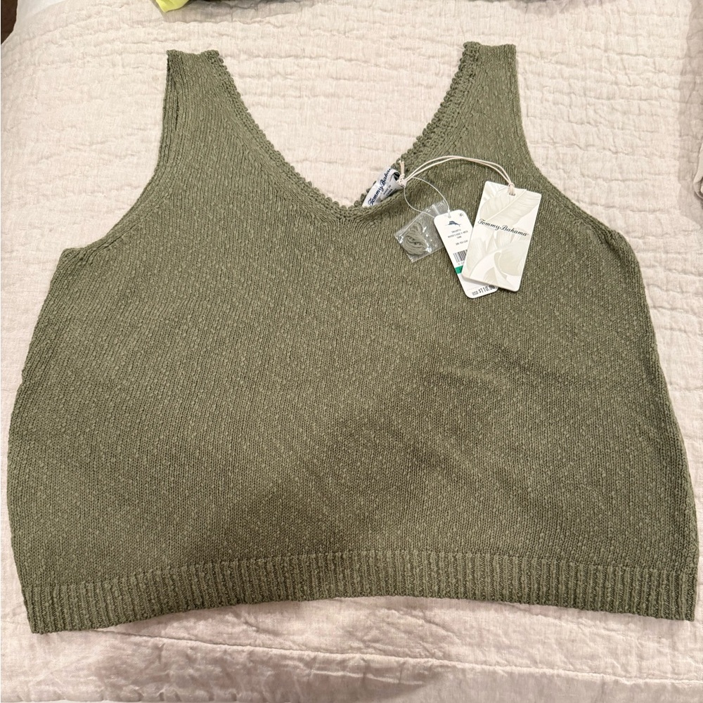 Tommy Bahama Olive Green V-Neck Sweater. Soft knit fabric. Perfect for layering.